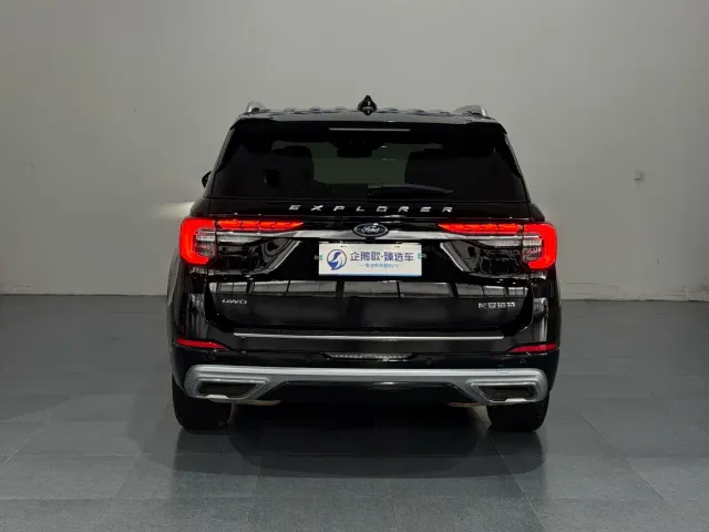 Ford Explorer — Фото автомобиля 5