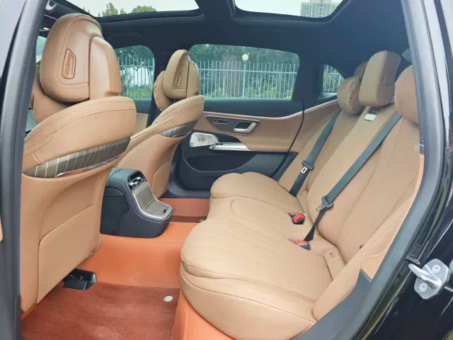 Mercedes-Benz E-Class — Фото автомобиля 29