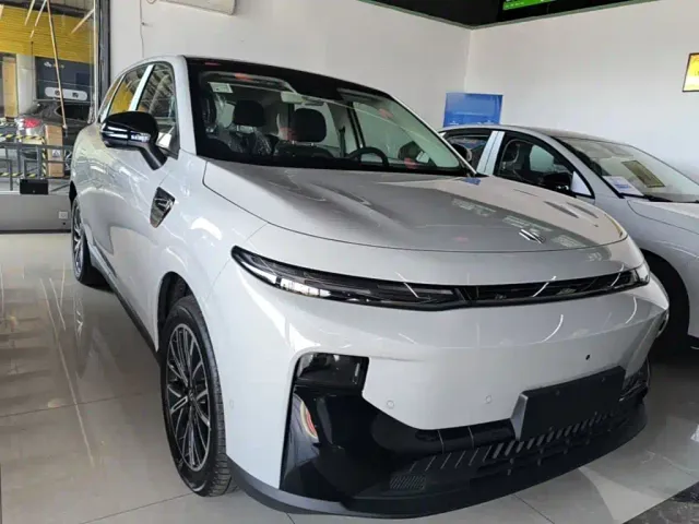 Leapmotor B10 — Фото автомобиля 2