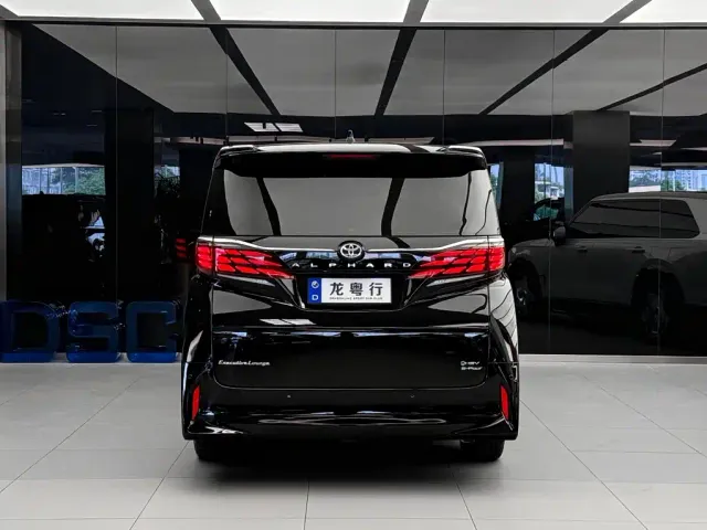Toyota Alphard — Фото автомобиля 5