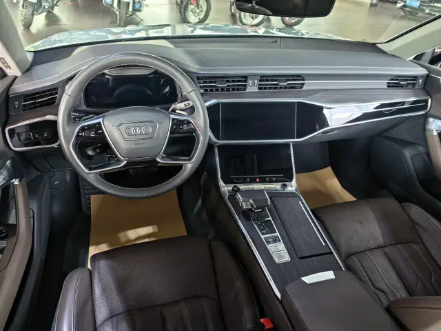 Audi A7L — Фото автомобиля 4