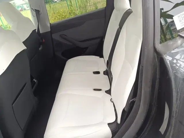 Tesla Model Y — Фото автомобиля 13