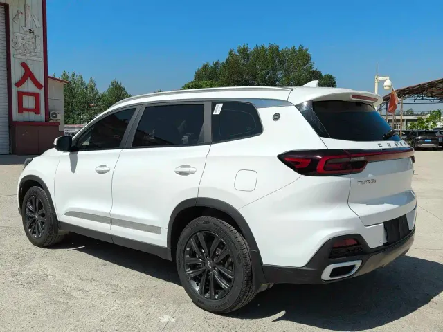 Chery Tiggo 8 — Фото автомобиля 11