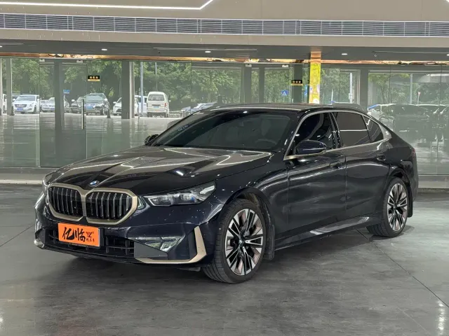 Фотография автомобиля — BMW 5 Series