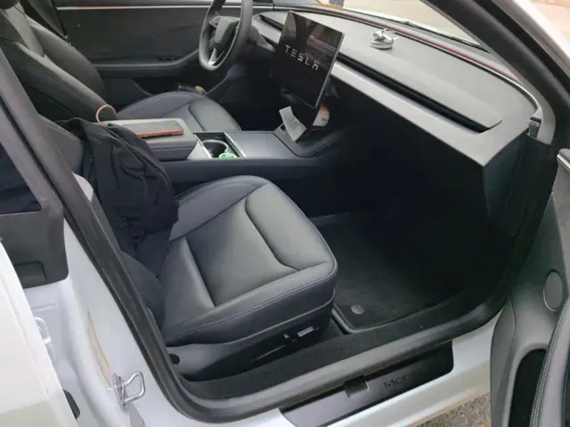 Tesla Model 3 — Фото автомобиля 8