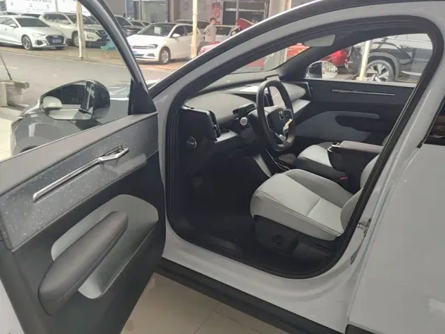 Volvo EX30 — Фото автомобиля 15
