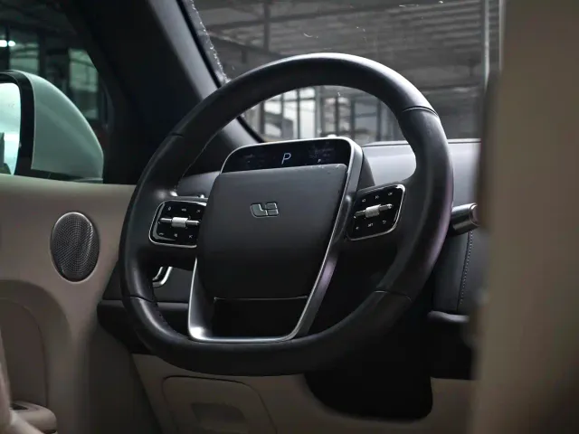 Li Auto L7 — Фото автомобиля 12