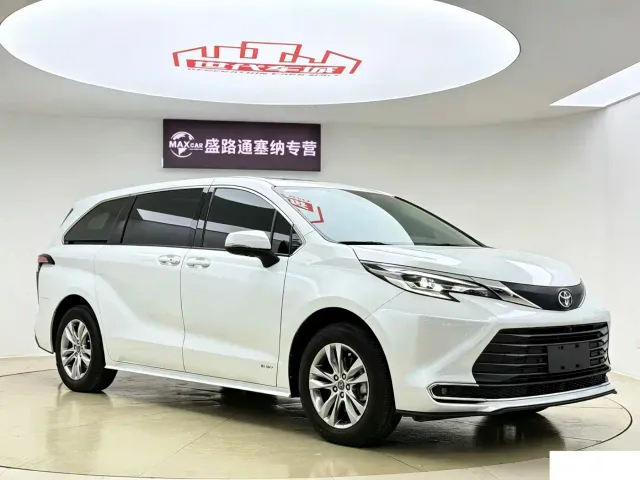 Toyota Sienna — Фото автомобиля 3