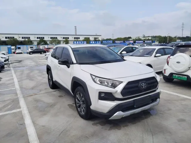 Toyota RAV4 — Фото автомобиля 6