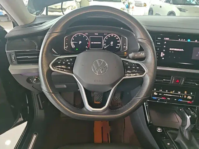 Volkswagen Passat — Фото автомобиля 10