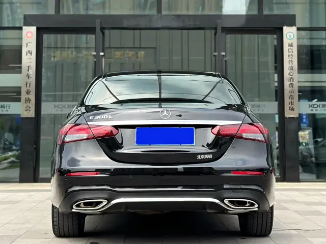 Mercedes-Benz E-Class — Фото автомобиля 8
