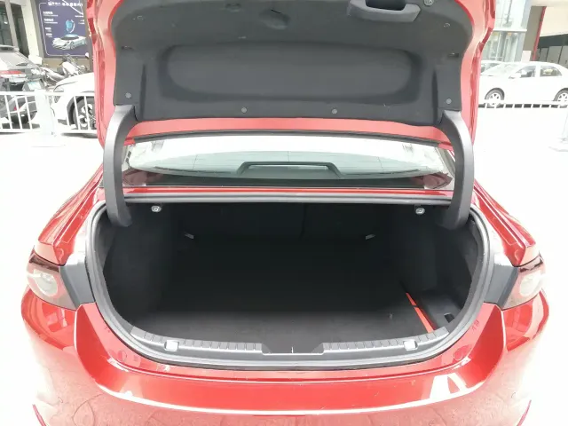 Mazda Axela — Фото автомобиля 19