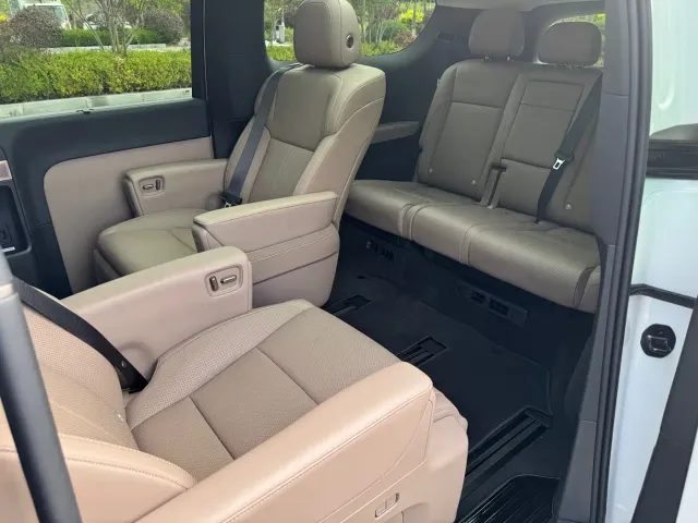 Li Auto MEGA — Фото автомобиля 6