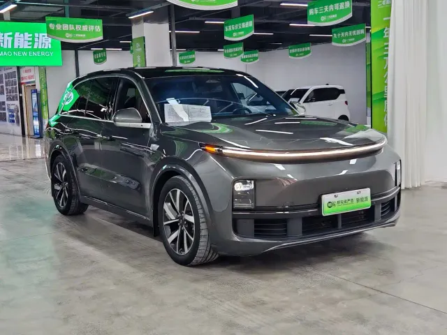 Li Auto L8 — Фото автомобиля 3
