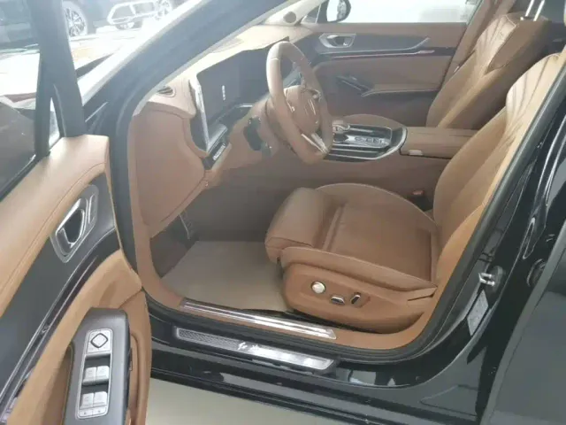 Hongqi H9 — Фото автомобиля 15