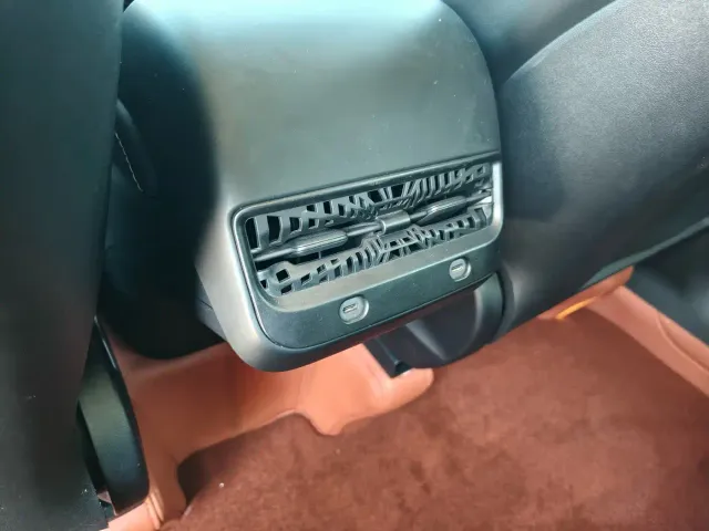Tesla Model Y — Фото автомобиля 13