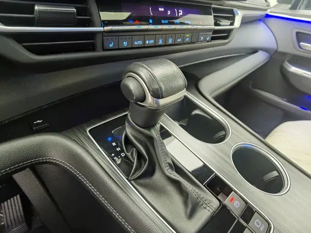Toyota Sienna — Фото автомобиля 13