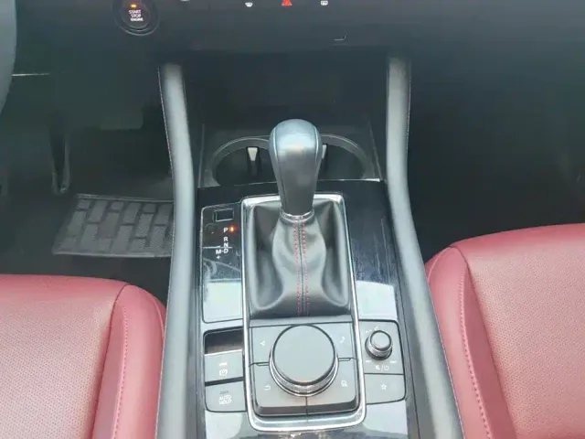 Mazda Axela — Фото автомобиля 16