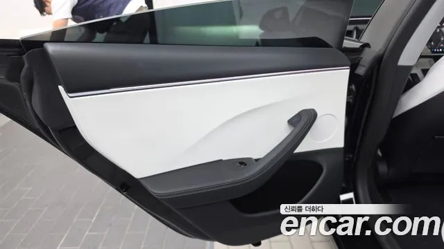 Tesla Model 3 — Фото автомобиля 14