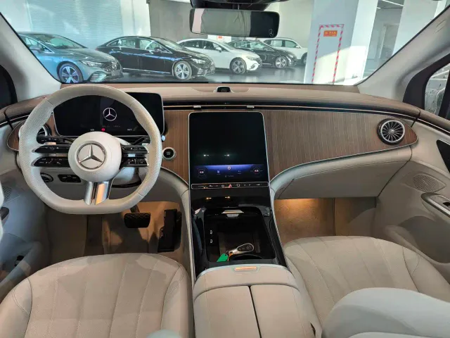 Mercedes-Benz EQE SUV — Фото автомобиля 9