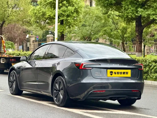 Tesla Model 3 — Фото автомобиля 3