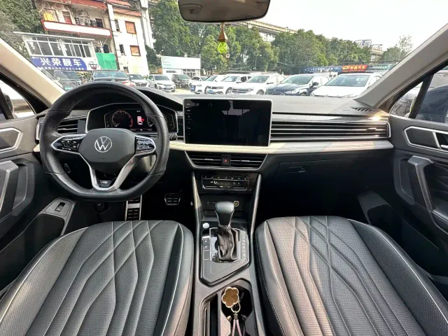Volkswagen Tiguan L — Фото автомобиля 10