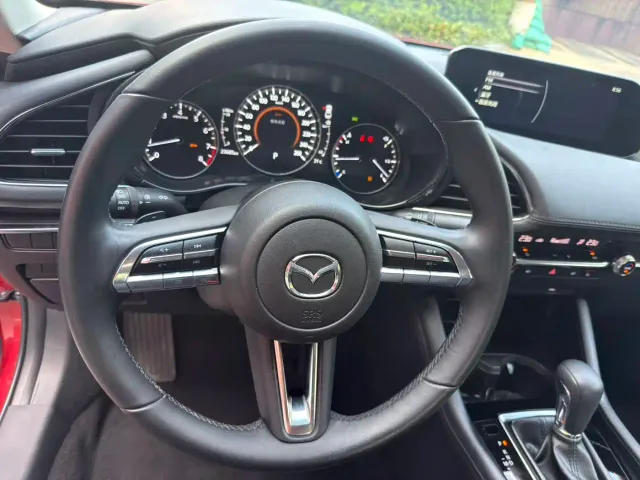 Mazda Axela — Фото автомобиля 5