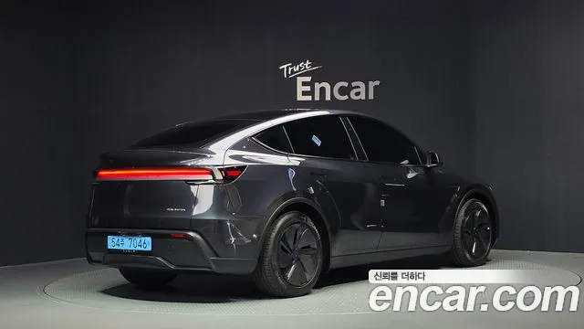 Tesla Model Y — Фото автомобиля 2