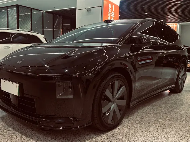 Фотография автомобиля — Li Auto i8