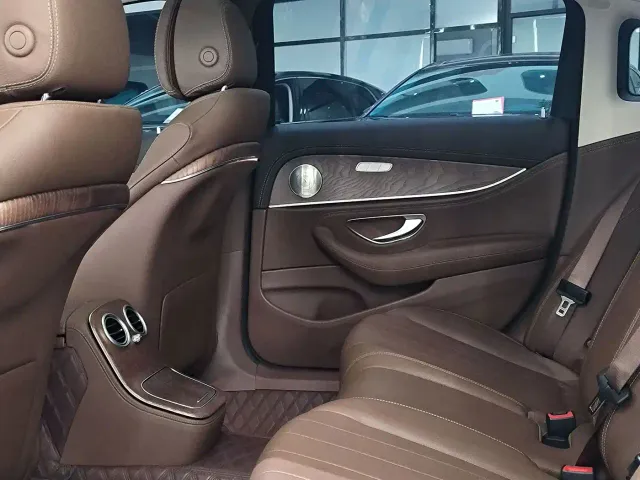 Mercedes-Benz E-Class — Фото автомобиля 6