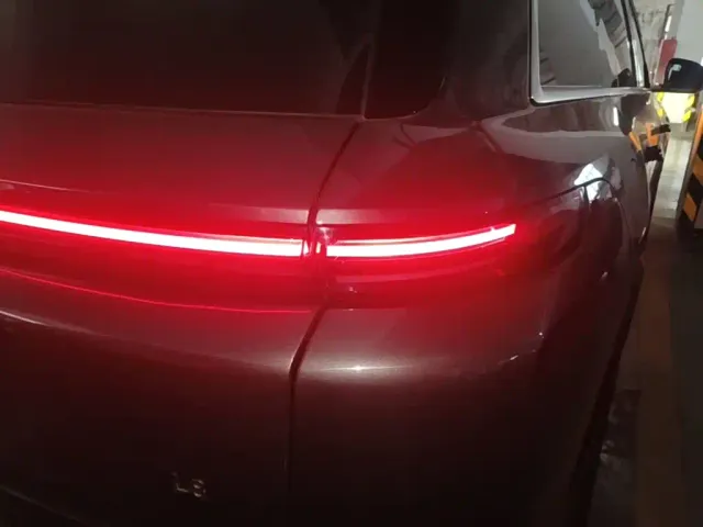 Li Auto L8 — Фото автомобиля 7