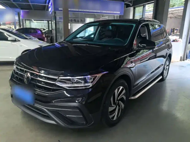 Фотография автомобиля — Volkswagen Tiguan L