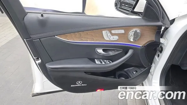 Mercedes-Benz E-Class — Фото автомобиля 19
