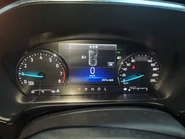 Ford Escape — Фото автомобиля 3