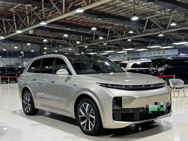 Li Auto L8 — Фото автомобиля 2