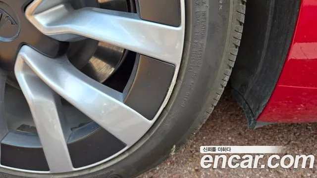 Tesla Model 3 — Фото автомобиля 7