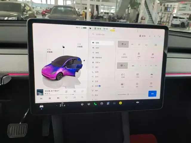 Tesla Model Y — Фото автомобиля 12