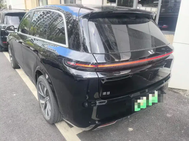 Li Auto L8 — Фото автомобиля 3