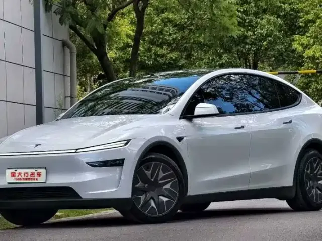 Фотография автомобиля — Tesla Model Y L