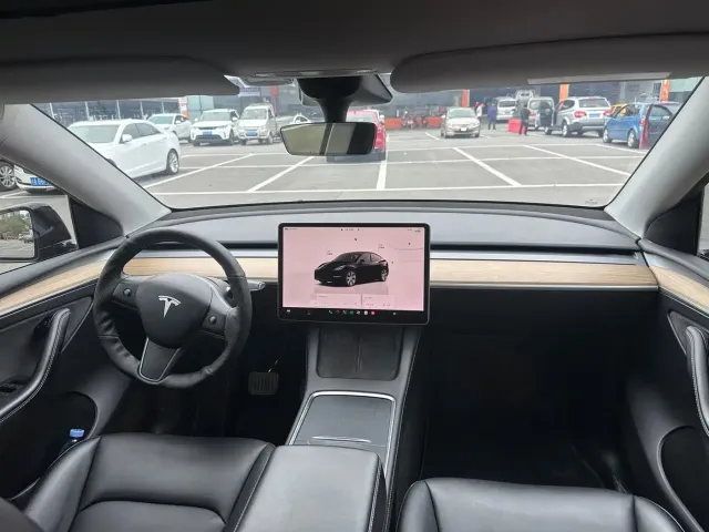 Tesla Model Y — Фото автомобиля 8