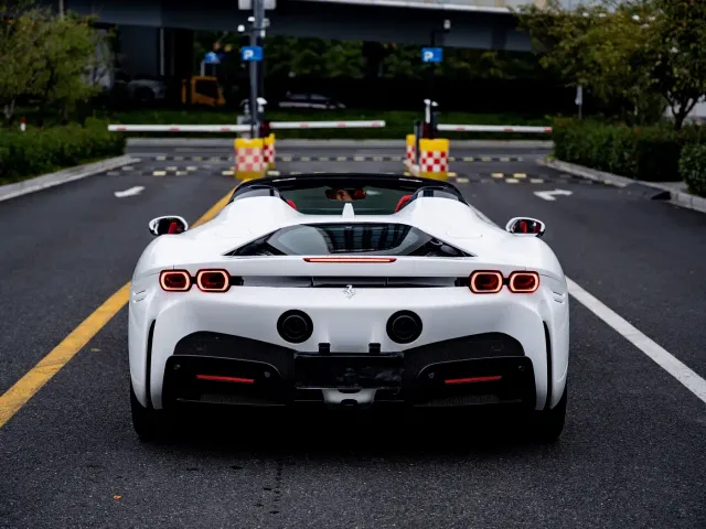 Ferrari SF90 — Фото автомобиля 8