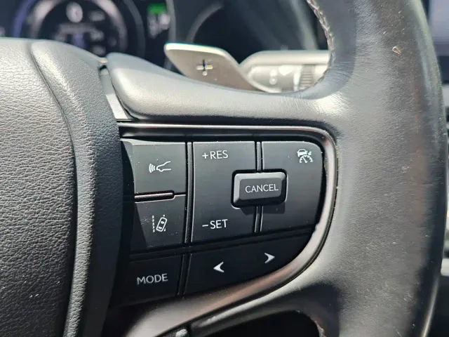 Lexus LS — Фото автомобиля 7