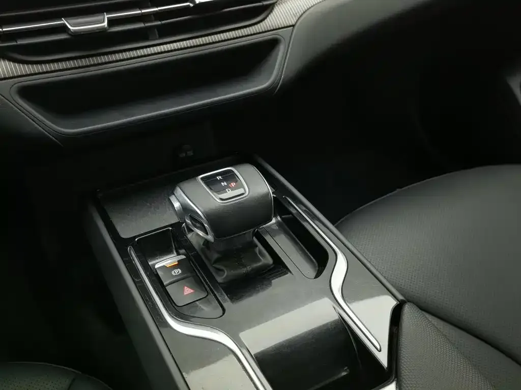 Hongqi Hongqi E-QM5 2022 431km Charging Enjoyment Edition — Фото автомобиля 13
