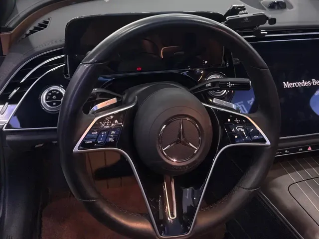 Mercedes-Benz E-Class — Фото автомобиля 5