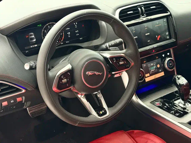 Jaguar XEL — Фото автомобиля 18