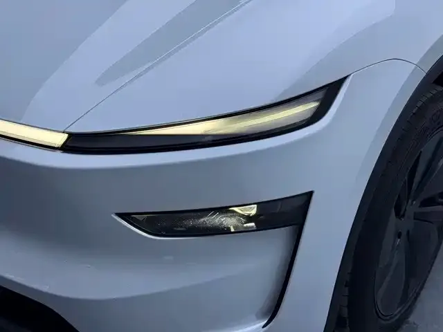 Tesla Model Y — Фото автомобиля 18