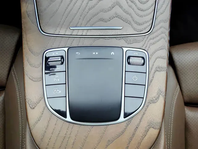 Mercedes-Benz E-Class — Фото автомобиля 12