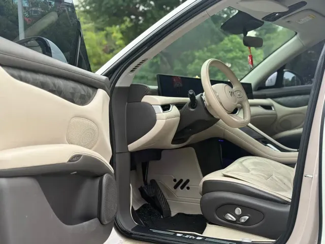 IM Motors LS6 — Фото автомобиля 18