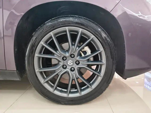 Leapmotor C10 — Фото автомобиля 15