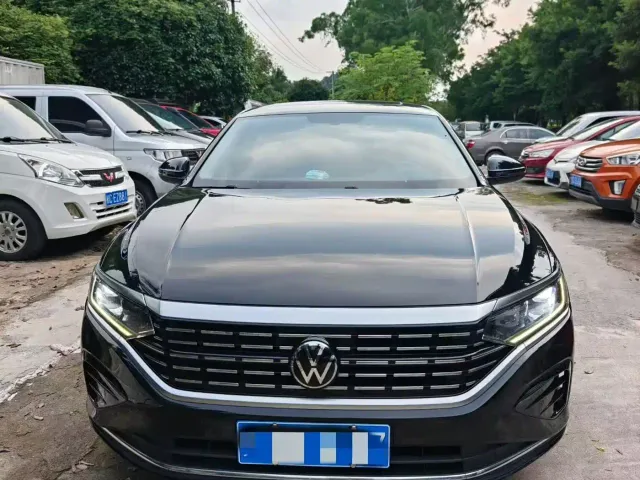 Volkswagen Passat — Фото автомобиля 2